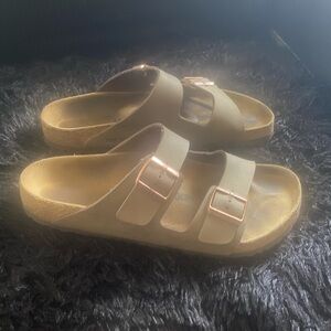 EUC Pair of  MenWmn Birkenstocks